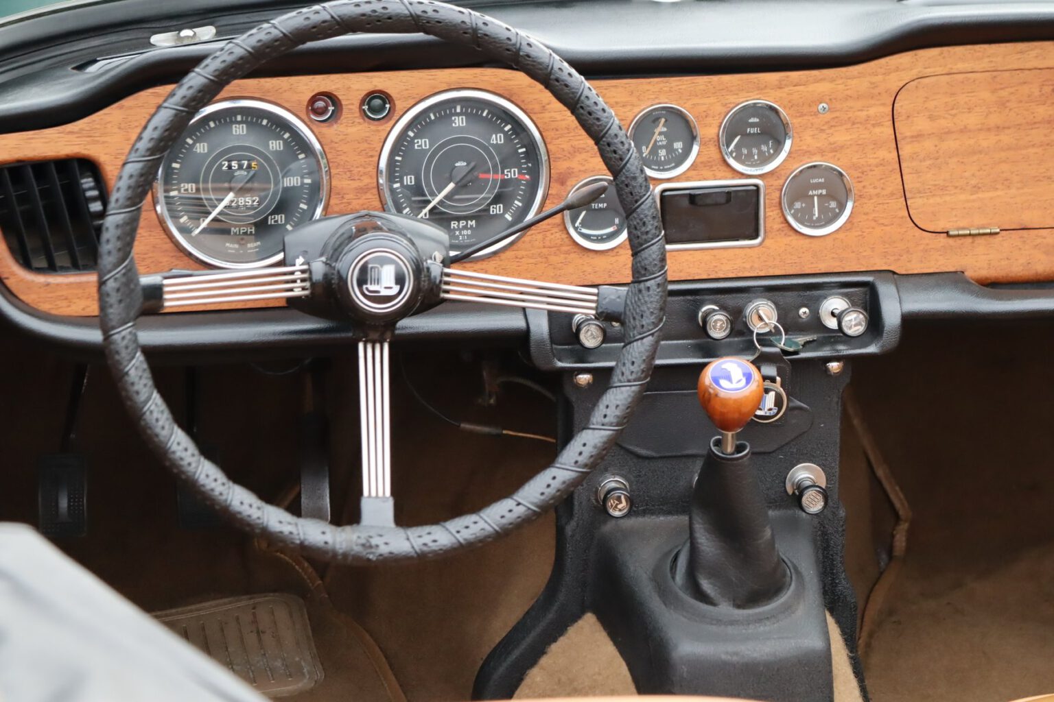 Triumph TR4A: Unterschiede zum TR4, Kaufberatung, Restaurierung, Technik, typische Schwachstellen, sinnvolle Verbesserungen und aktuelle Marktpreise.