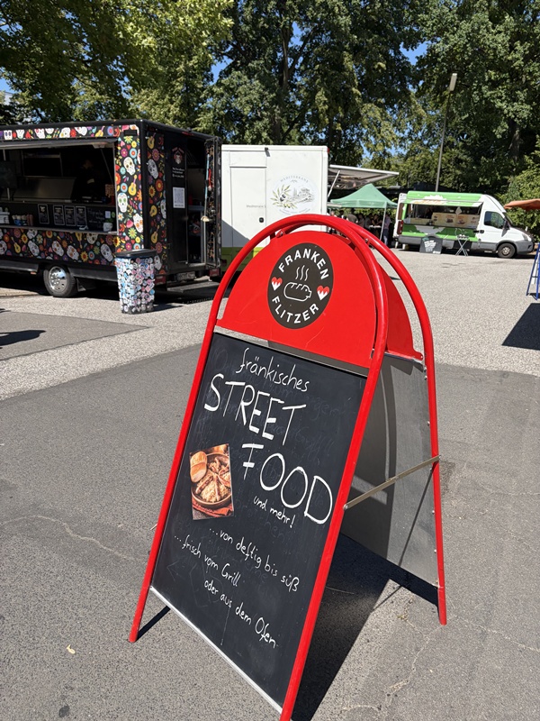 Wochenmarkt Turmweg Hamburg – der Markt, auf dem man eigentlich nur Tomaten kaufen wollte und zum Mittagessen bleibt