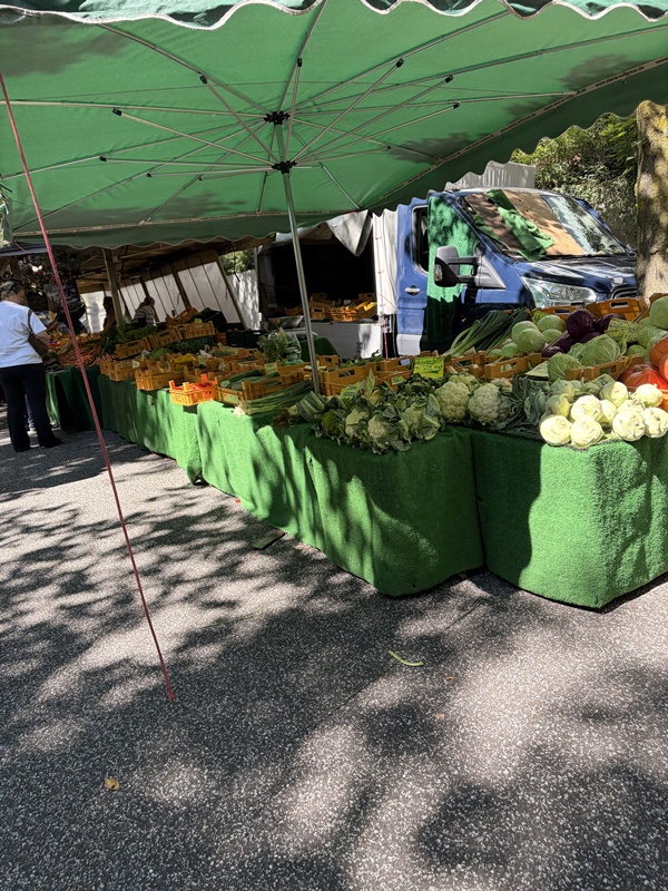 Wochenmarkt Turmweg Hamburg – der Markt, auf dem man eigentlich nur Tomaten kaufen wollte und zum Mittagessen bleibt