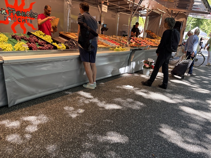 Wochenmarkt Turmweg Hamburg – der Markt, auf dem man eigentlich nur Tomaten kaufen wollte und zum Mittagessen bleibt