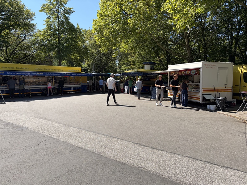 Wochenmarkt Turmweg Hamburg – der Markt, auf dem man eigentlich nur Tomaten kaufen wollte und zum Mittagessen bleibt