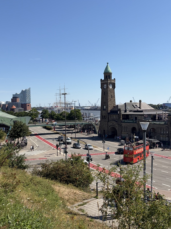 Landungsbrücken und Hamburger Hafen – wo Hamburg wirklich nach Hamburg aussieht