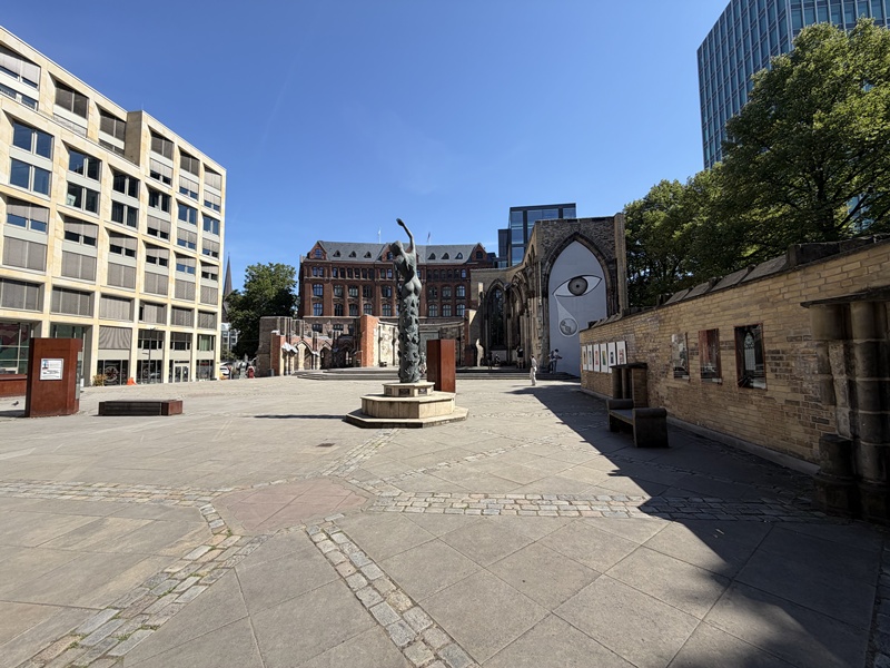 Vorplatz St. Nikolai Hamburg – Ruine, Aussichtsturm & die große Zukunft bis 2028