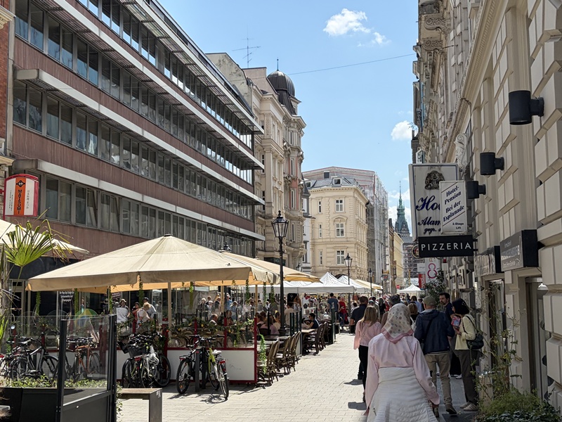 Antik und Design Markt Hamburg Collonaden
