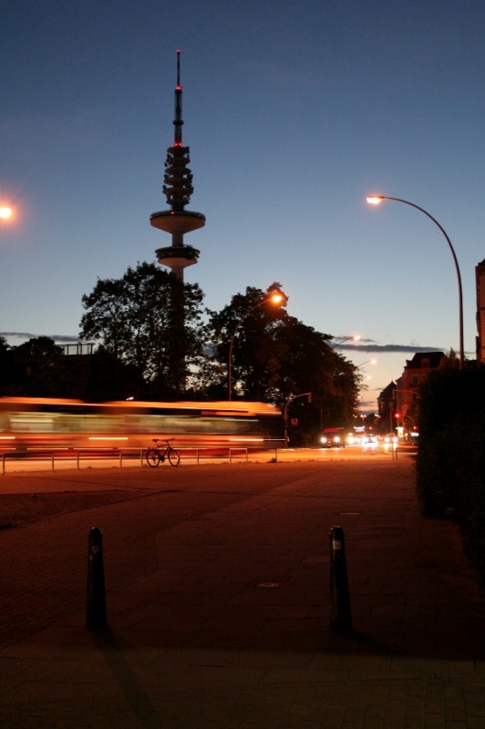 Der Hamburger Fernsehturm, auch Tele-Michel genannt: Geschichte, Schließung seit 2001, aktuelle Sanierungspläne, Kosten und geplante Wiedereröffnung 2031.