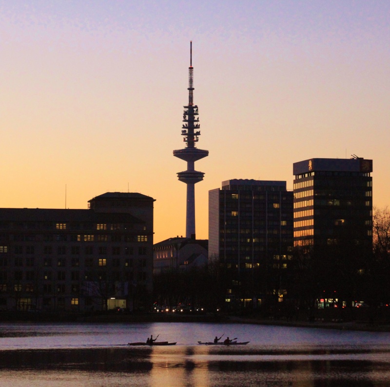 Der Hamburger Fernsehturm, auch Tele-Michel genannt: Geschichte, Schließung seit 2001, aktuelle Sanierungspläne, Kosten und geplante Wiedereröffnung 2031.